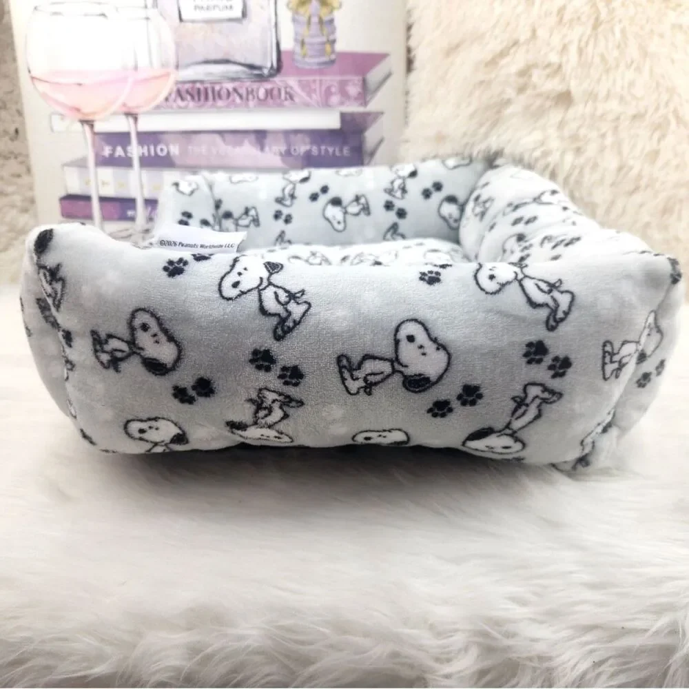 {Peanuts} Grey Cozy Plush {Pet Bed}